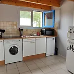 Maison Cosy à 700 M De L'océan Hébergement de vacances *